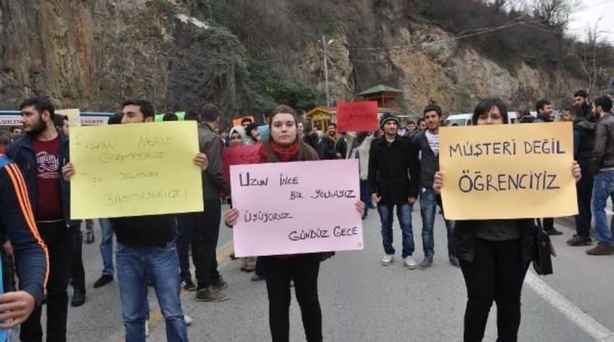 Artvin'de &Ouml;ğrencilerin Ulaşım Eylemi