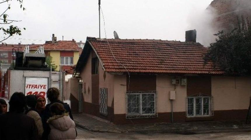 Tek Katlı Evde &Ccedil;ıkan Yangın Korkuttu