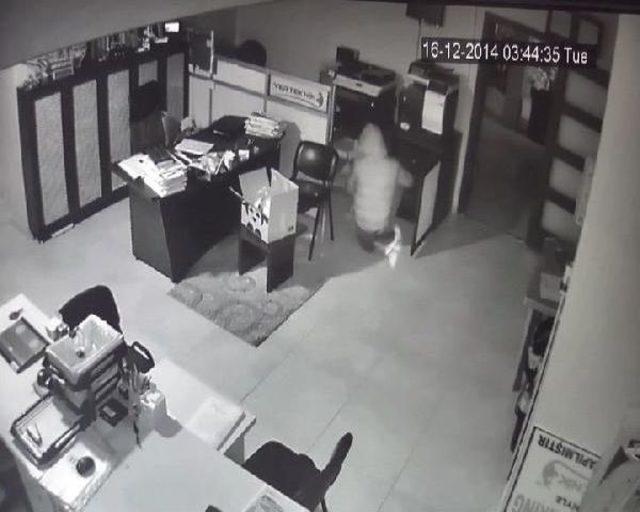 Hırsızlık Ş&uuml;phelisi Alarm Sistemi Sayesinde Yakalandı 1
