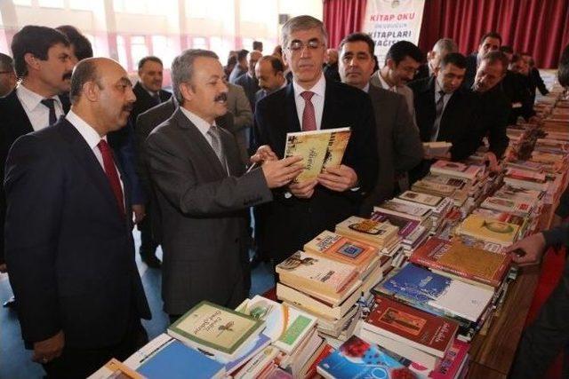 Aksaray&rsquo;da "kitap Oku, Okuduğun Kitabı Bağışla" Kampanyası Başlatıldı 1