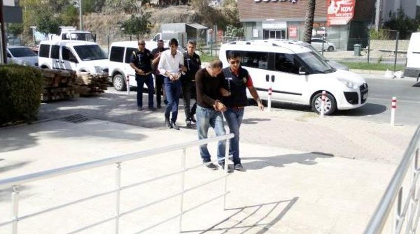 Hırsızlık Ş&uuml;phelileri, &Ccedil;aldıkları Papağan Sayesinde Yakalandı