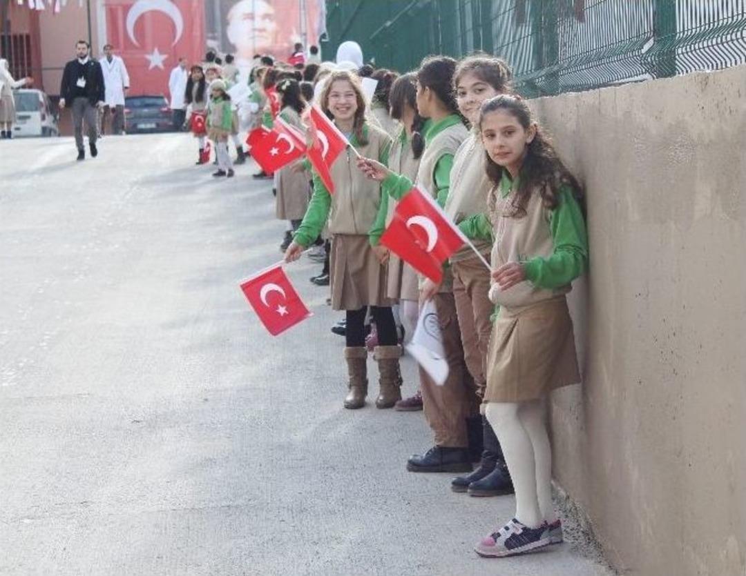 Savaşın &Ccedil;ocukları Yeni Eğitim Yuvalarının A&ccedil;ılışını Yaptı