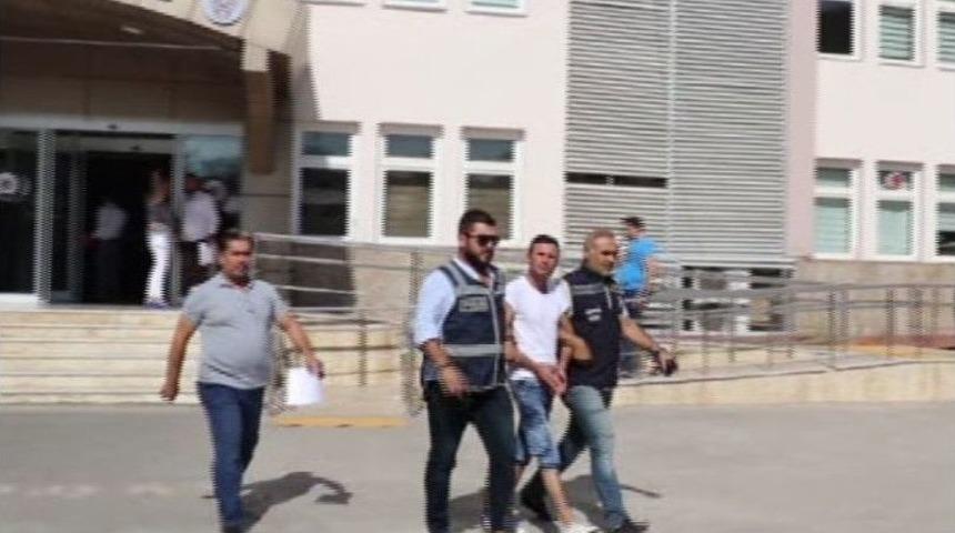 Su&ccedil; Makinesinden Gazetecilere İlgin&ccedil; İfadeler: "&ccedil;ıkışta G&ouml;r&uuml;ş&uuml;r&uuml;z Seninle"