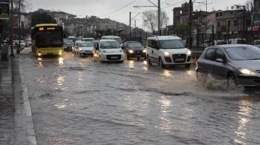 Bursa Sağanak Yağmurla G&ouml;le D&ouml;nd&uuml;