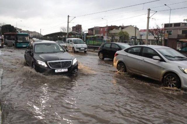 Bursa Sağanak Yağmurla Göle Döndü 1