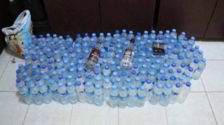 Besni'de 200 Şişe Sahte İ&ccedil;ki Ele Ge&ccedil;irildi