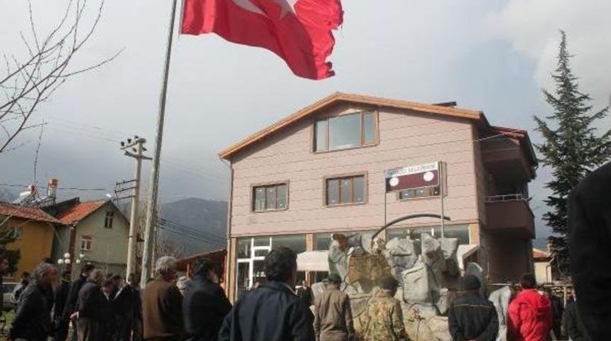 Parktaki Havuza Yıkım Kararına Mahalleli Tepkisi