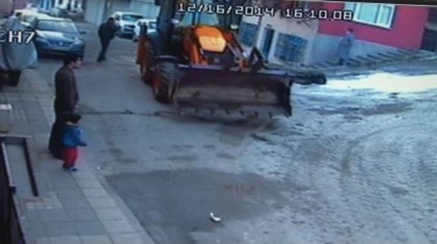 Baba Ve Oğlunun Kep&ccedil;eden Ka&ccedil;ış Anı Kamerada