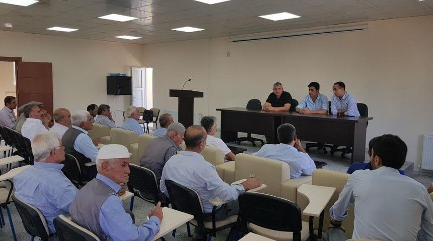 Kahta İl&ccedil;esinde T&uuml;t&uuml;n İle İlgili Toplantı Yapıldı