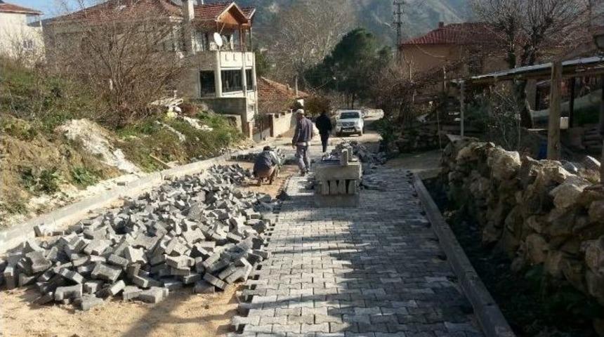 Fen İşleri M&uuml;d&uuml;rl&uuml;ğ&uuml;&rsquo;nden Kilit Parke Taşı &Ccedil;alışmaları