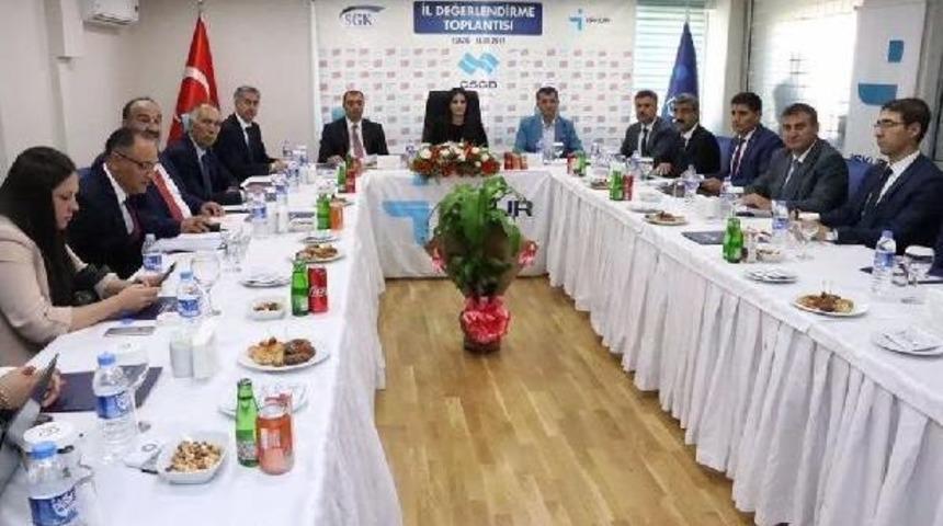 Bakanı Sarıeroğlu: Maliye Bakanlığı Ile Birlikte Taşeron Iş&ccedil;ileri Konusu &Uuml;zerinde &Ccedil;alışıyoruz