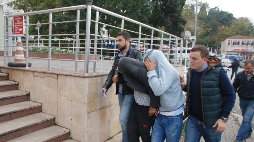 Yardım K&ouml;m&uuml;rlerini &Ccedil;alan Hırsızlar Yakalandı