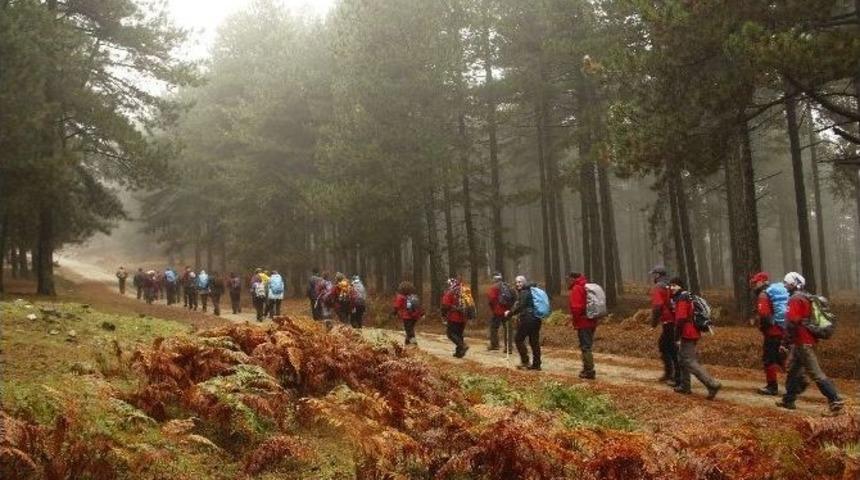 Balıkesirli Dağcılardan Cumhuriyet Y&uuml;r&uuml;y&uuml;ş&uuml;