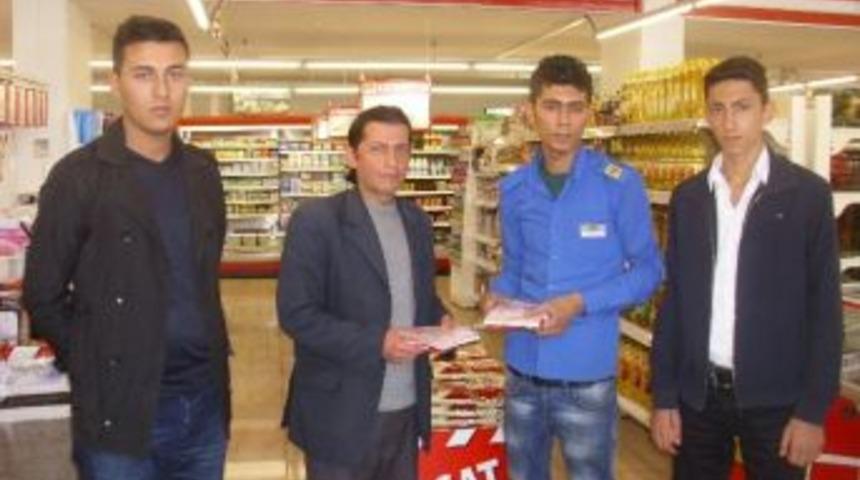 İş Adamı G&ouml;nderdi, &Uuml;lk&uuml;c&uuml;ler Dağıttı