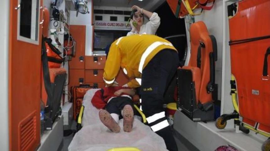 Adana'da &Ouml;ğrenci Servisi Kaza Yaptı: 16 Yaralı