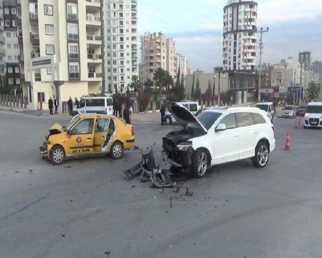 Mersin İdmanyurdu Kaptanı Servet Çetin Kaza Geçirdi