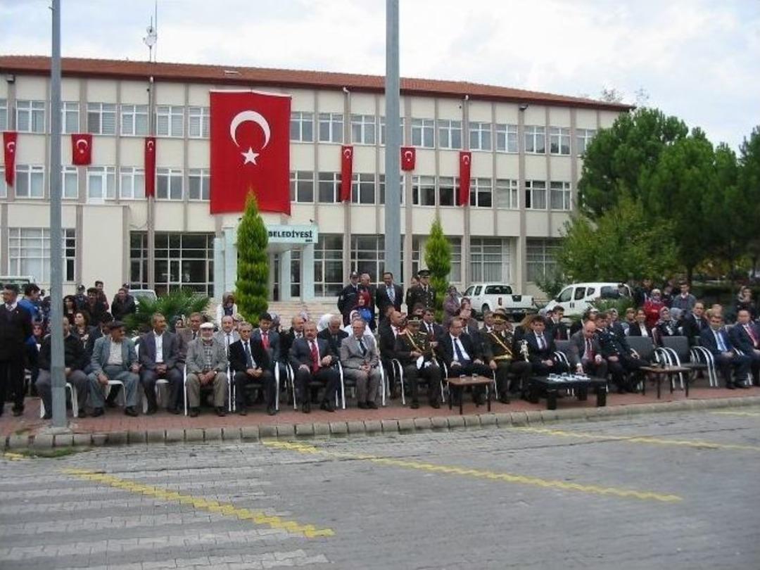 Cumhuriyeti&rsquo;n Kuruluşunun 91. Yıld&ouml;n&uuml;m&uuml; Ve Cumhuriyet Bayramı Gediz&rsquo;de T&ouml;renle Kutlandı