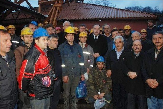 Chp Zonguldak İl Başkanı’ndan Eylem Yapan Madencilere Destek
