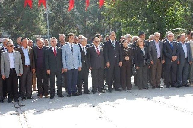 Chp Ve Add’den, Atatürk Anıtına Çelenk
