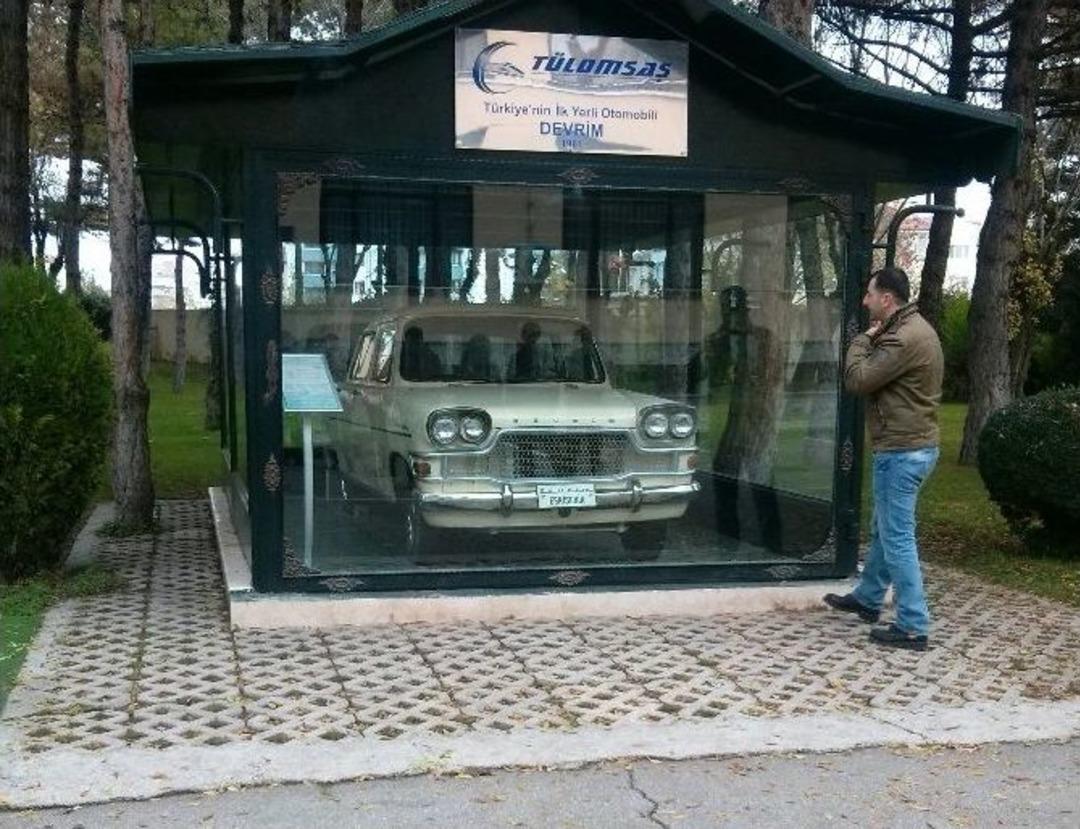 T&uuml;rkiye "devrim"ini Unutmuyor