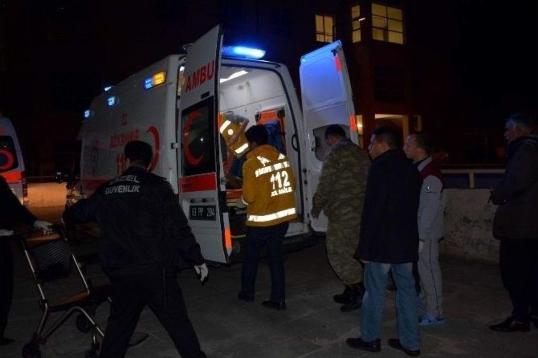 Askeri Ara&ccedil; Devrildi: 6 Yaralı