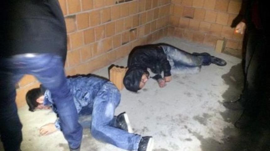 Uyuşturucu Madde Kullanan Gen&ccedil;ler İnşaatta Baygın Halde Bulundu