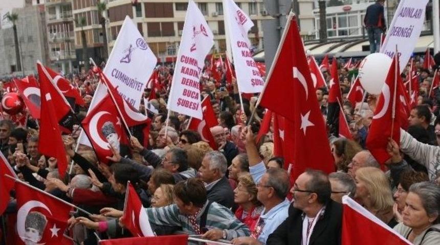 İzmir&rsquo;de &rsquo;alternatif&rsquo; Cumhuriyet Bayramı Kutlaması