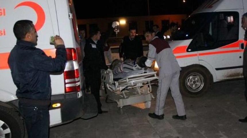 Siverek'te Askeri Ara&ccedil; Devrildi: 6 Yaralı
