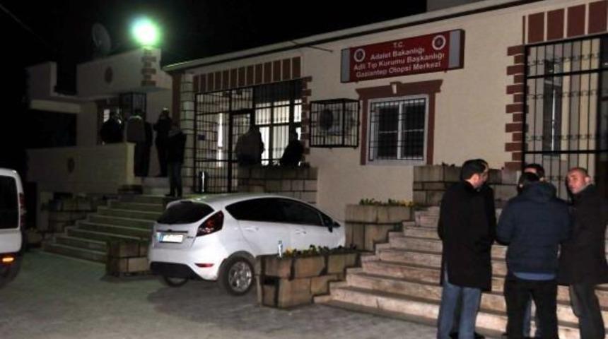 33 Yıllık Kocasını Bı&ccedil;aklayarak &Ouml;ld&uuml;rd&uuml;