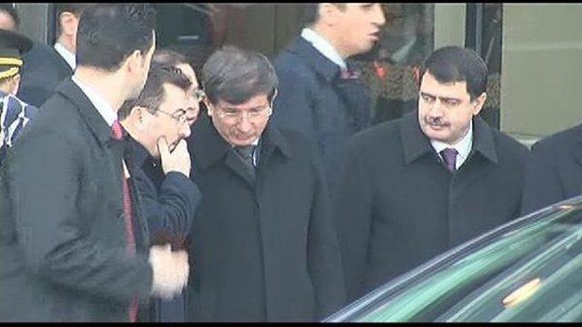 Başbakan Davutoğlu'nun Emniyet Müdürü Altınok İle Ayaküstü Konuşması