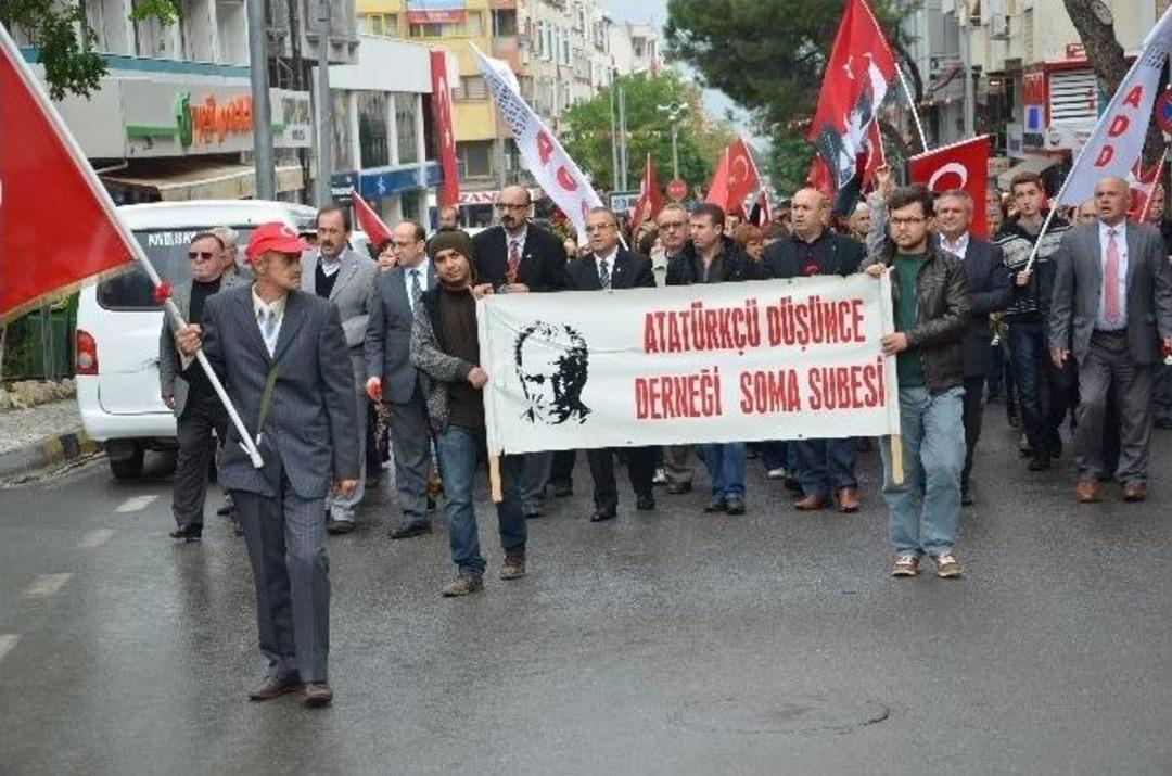 Soma Add, Atat&uuml;rk, Cumhuriyet, Bayrak Ve Şehitler İ&ccedil;in Y&uuml;r&uuml;d&uuml;
