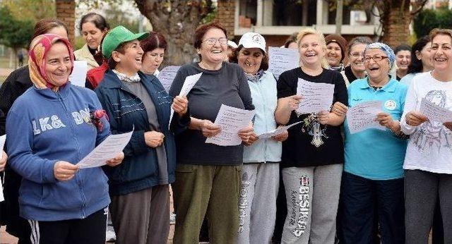 Antalya&rsquo;da 5 Bin Kadın Şiddete G&uuml;lerek Cevap Verecek 1