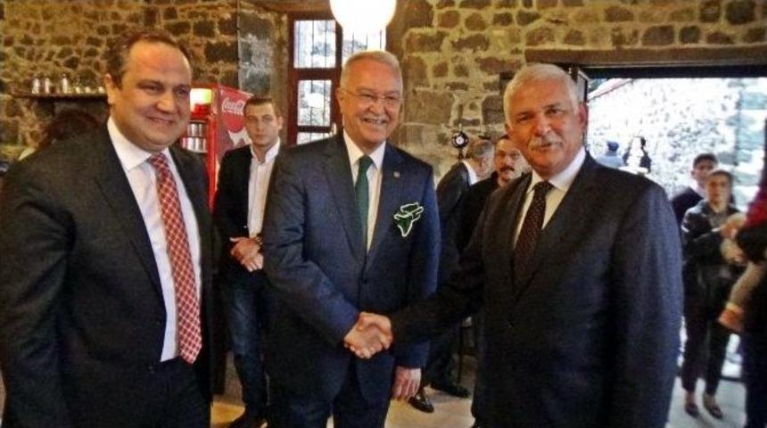 Şansal Dikmen&rsquo;in İmza G&uuml;n&uuml; İlgi G&ouml;rd&uuml;