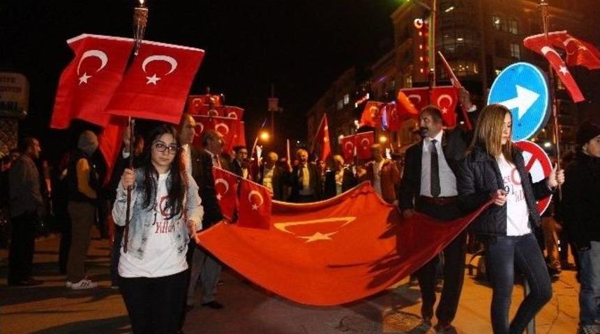 Chp Erzurum İl Teşkilatından Meşaleli Cumhuriyet Y&uuml;r&uuml;y&uuml;ş&uuml;