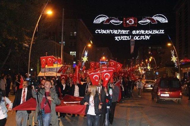 Chp Erzurum İl Teşkilatından Meşaleli Cumhuriyet Yürüyüşü