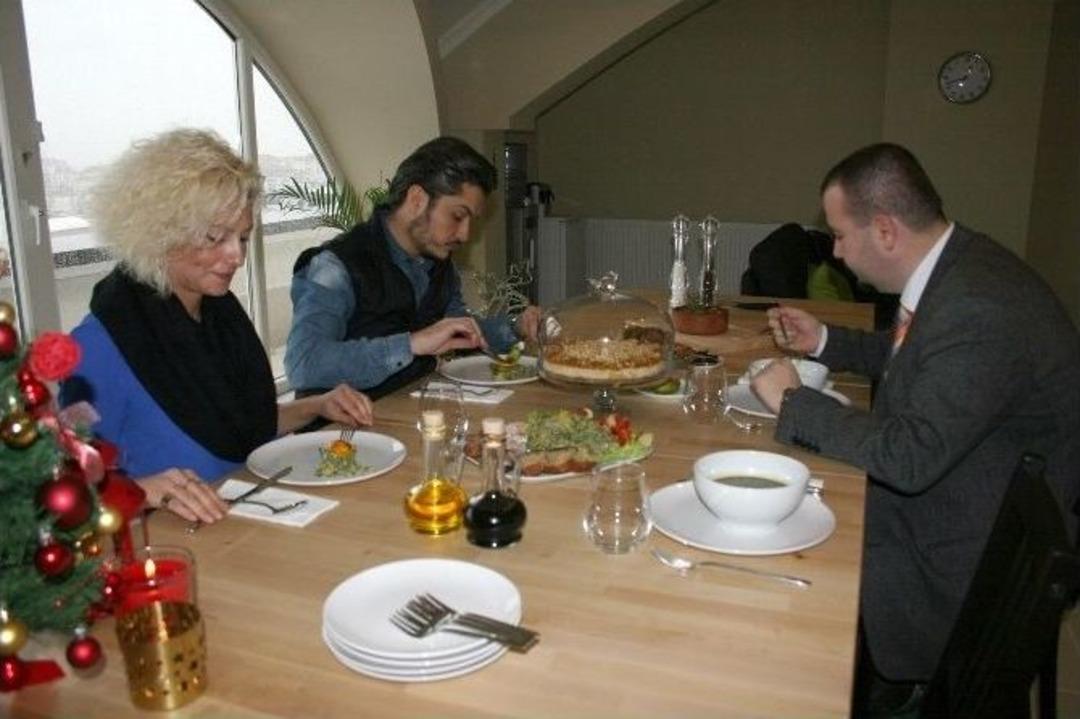 (&ouml;zel Haber) Ver Re&ccedil;eteni, Al Yemeğini