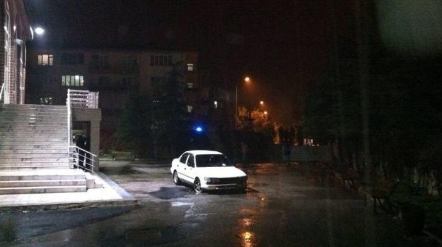 Hızını Alamadı, Cami Avlusuna U&ccedil;tu