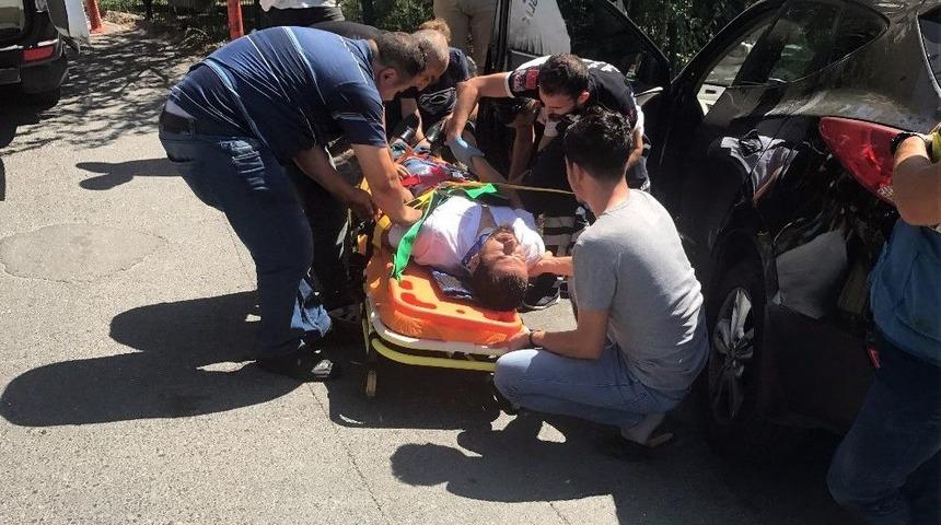 (özel Haber) Beşiktaş’ta Virajı Alamayan Sürücü Duvara Çarptı