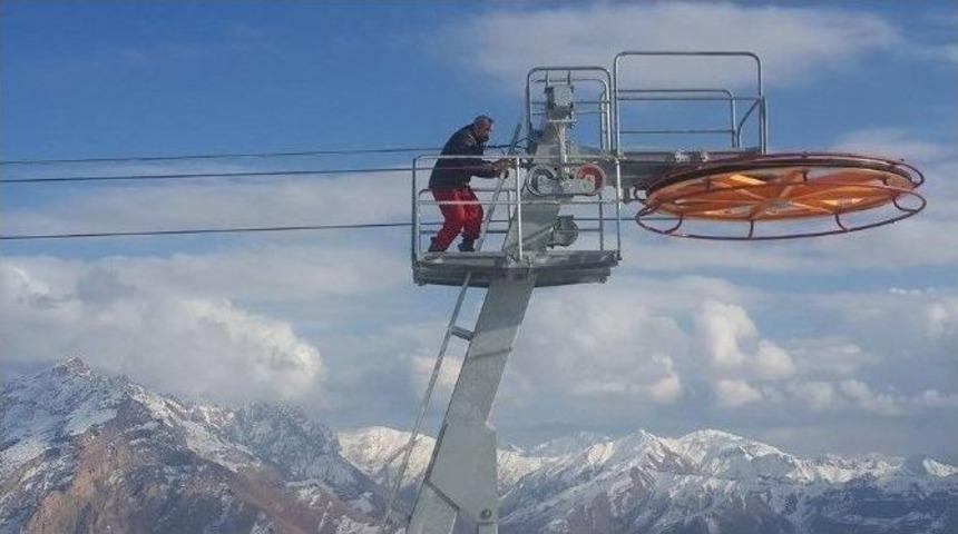 Hakkari&rsquo;de Kayak Evi &Ccedil;alışmaları S&uuml;r&uuml;yor