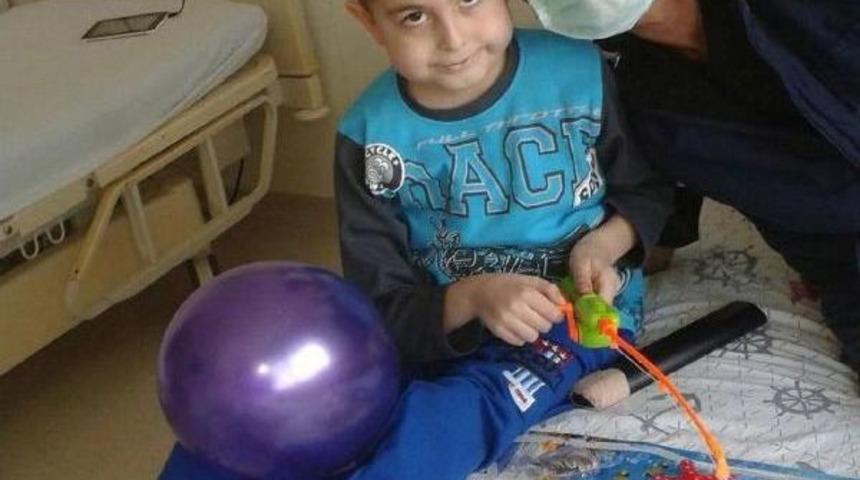 8 Yaşındaki Hakan'ın Son Umudu İlik Nakli