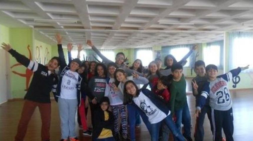 Eğlenerek &Ouml;ğreniyorlar