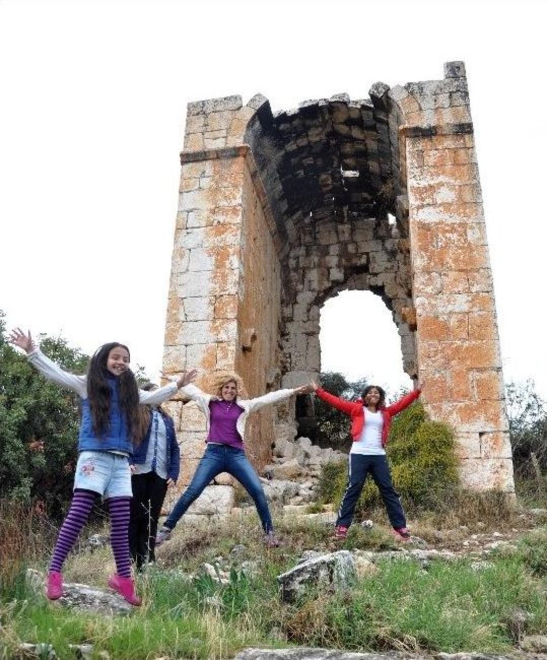 Elidok Erdemli&rsquo;deki &ldquo;akkale&rdquo;yi Gezdi