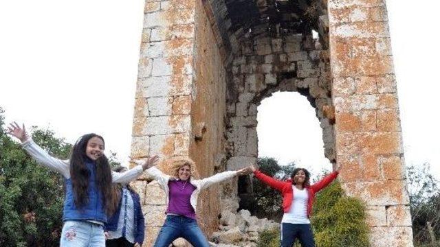 Elidok Erdemli’deki “akkale”yi Gezdi