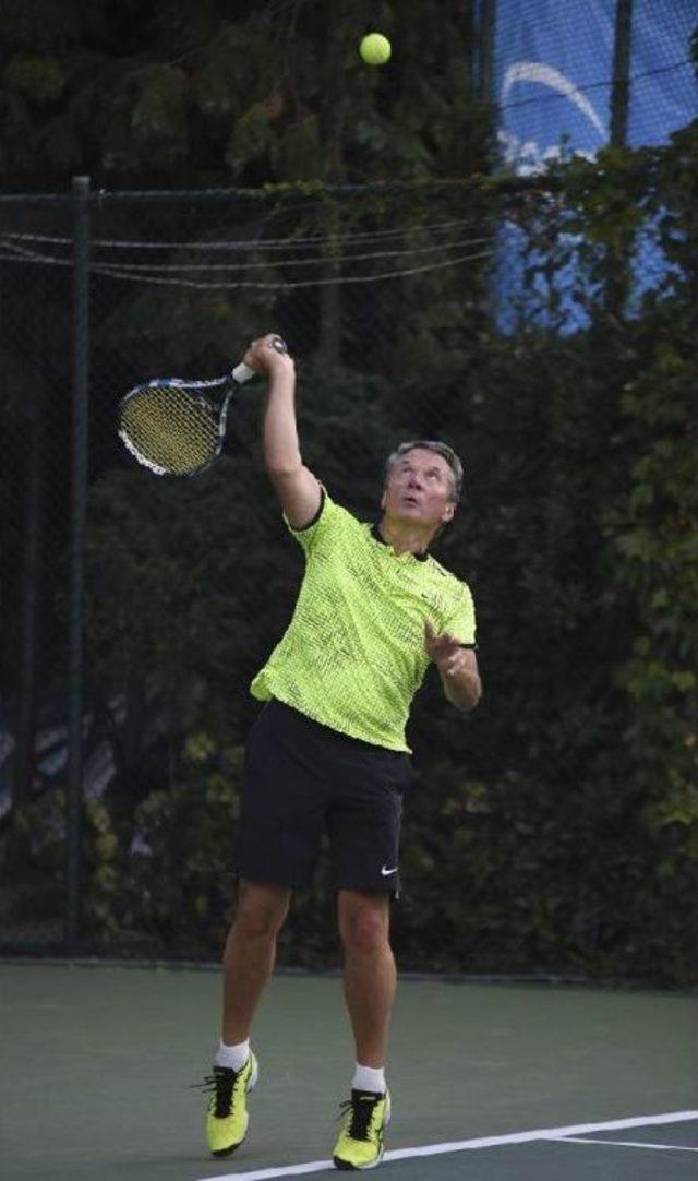 Türkiye'nin Imajına Destek Vermek Için Tenis Kortunda Gösteri Maçı Yaptılar