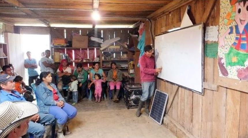 Kolombiya&rsquo;da D&ouml;rt Okul Elektriğe Kavuşturuldu