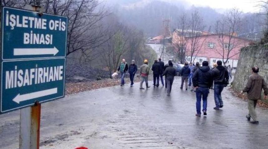Madencilerin Yer Altındaki Eylemi S&uuml;r&uuml;yor