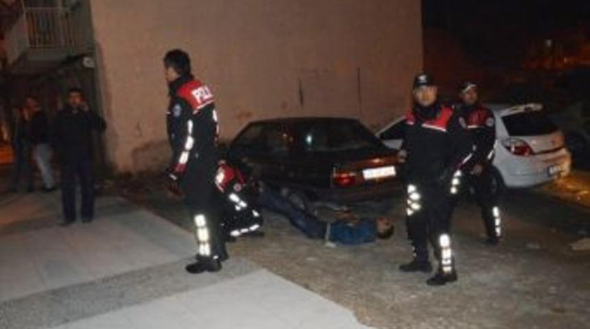 Otob&uuml;s Beklerken Bı&ccedil;aklandı