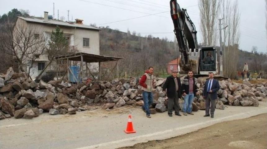 İl Bağlantı Yolunun Yapım &Ccedil;alışmaları Hızla Devam Ediyor
