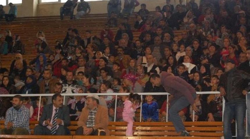 &Ccedil;adırlarda Yaşayan Roman Ailelerin Ev Heyecanı