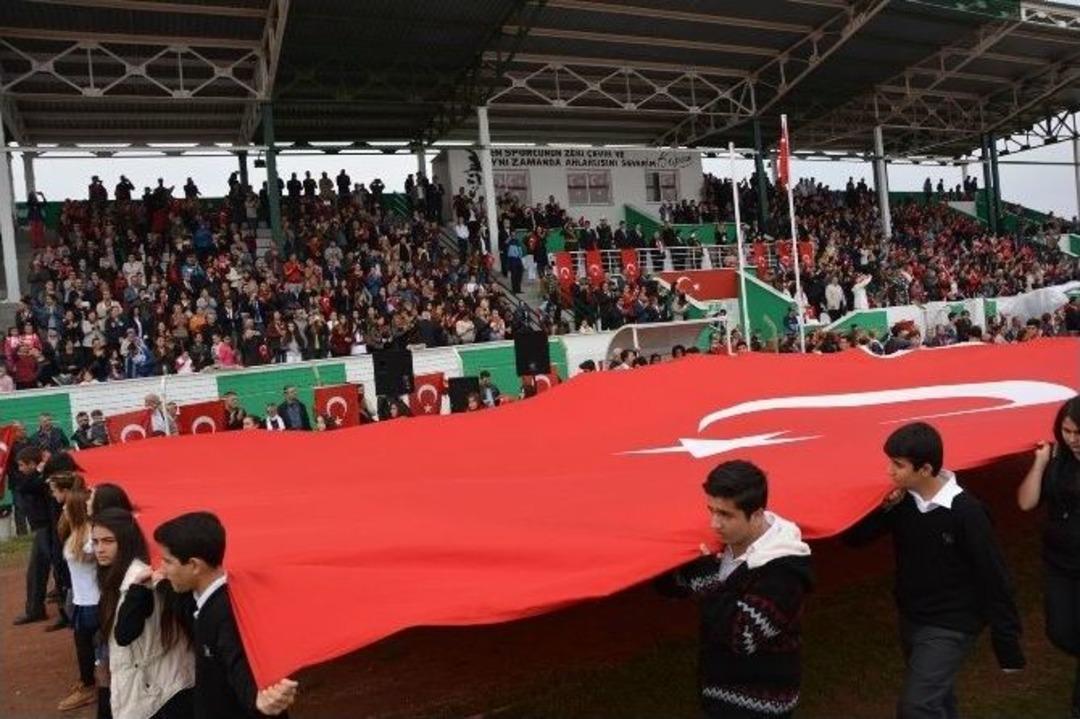 Urla&rsquo;da Duygulu Cumhuriyet Bayramı Kutlaması